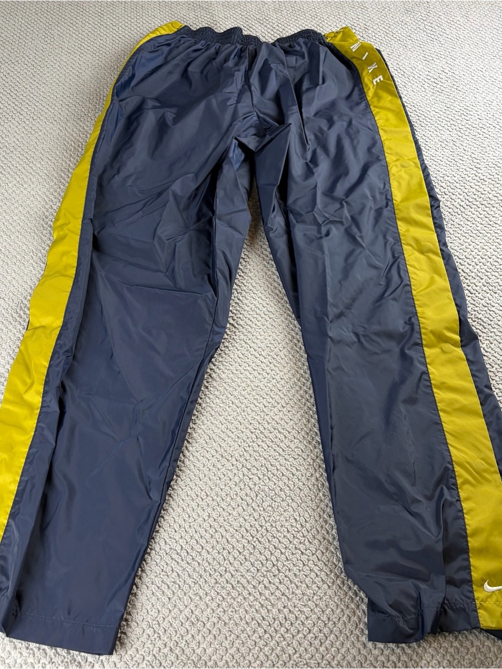 Vintage Nike tear away windbreaker Men’s Navy and Green rain pants nylon.